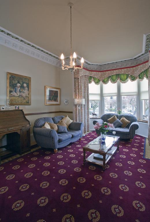Langley Bank Guest House Эр Экстерьер фото