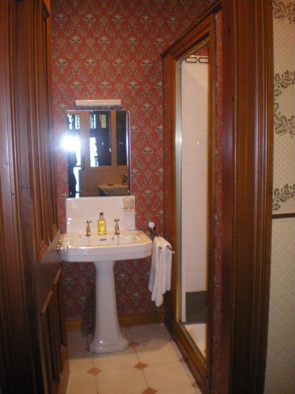 Langley Bank Guest House Эр Экстерьер фото