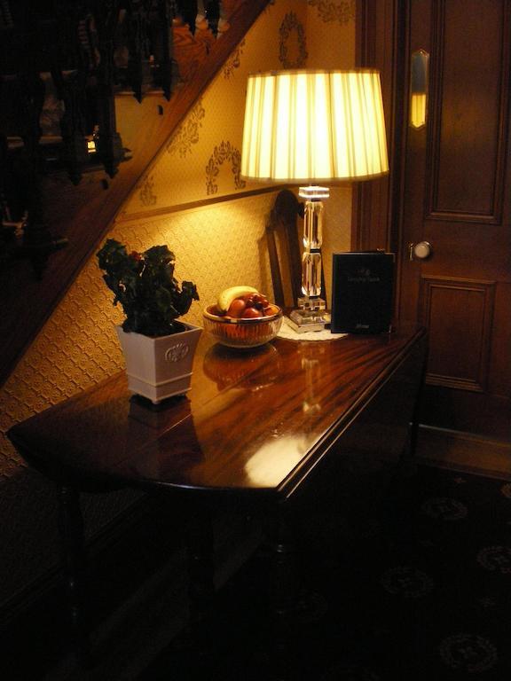 Langley Bank Guest House Эр Экстерьер фото