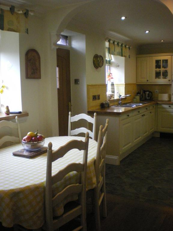 Langley Bank Guest House Эр Экстерьер фото